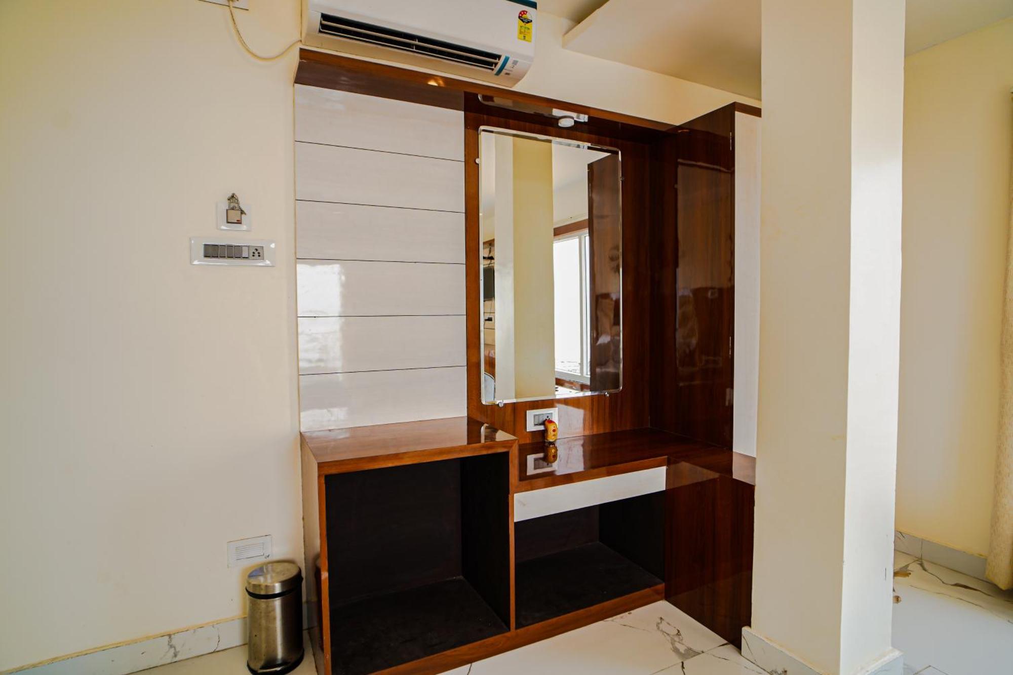Prasant On Beach Resort !! Lift - Wifi -Restaurant-Parking Facilities-Newly Decorated Room !! Mandarmani Buitenkant foto