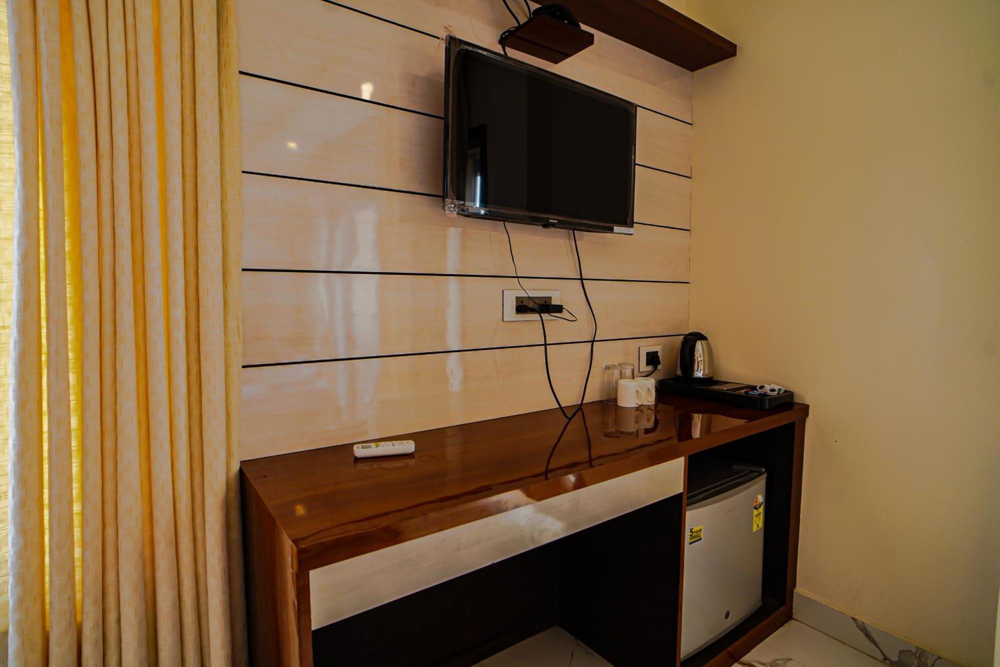 Prasant On Beach Resort !! Lift - Wifi -Restaurant-Parking Facilities-Newly Decorated Room !! Mandarmani Buitenkant foto