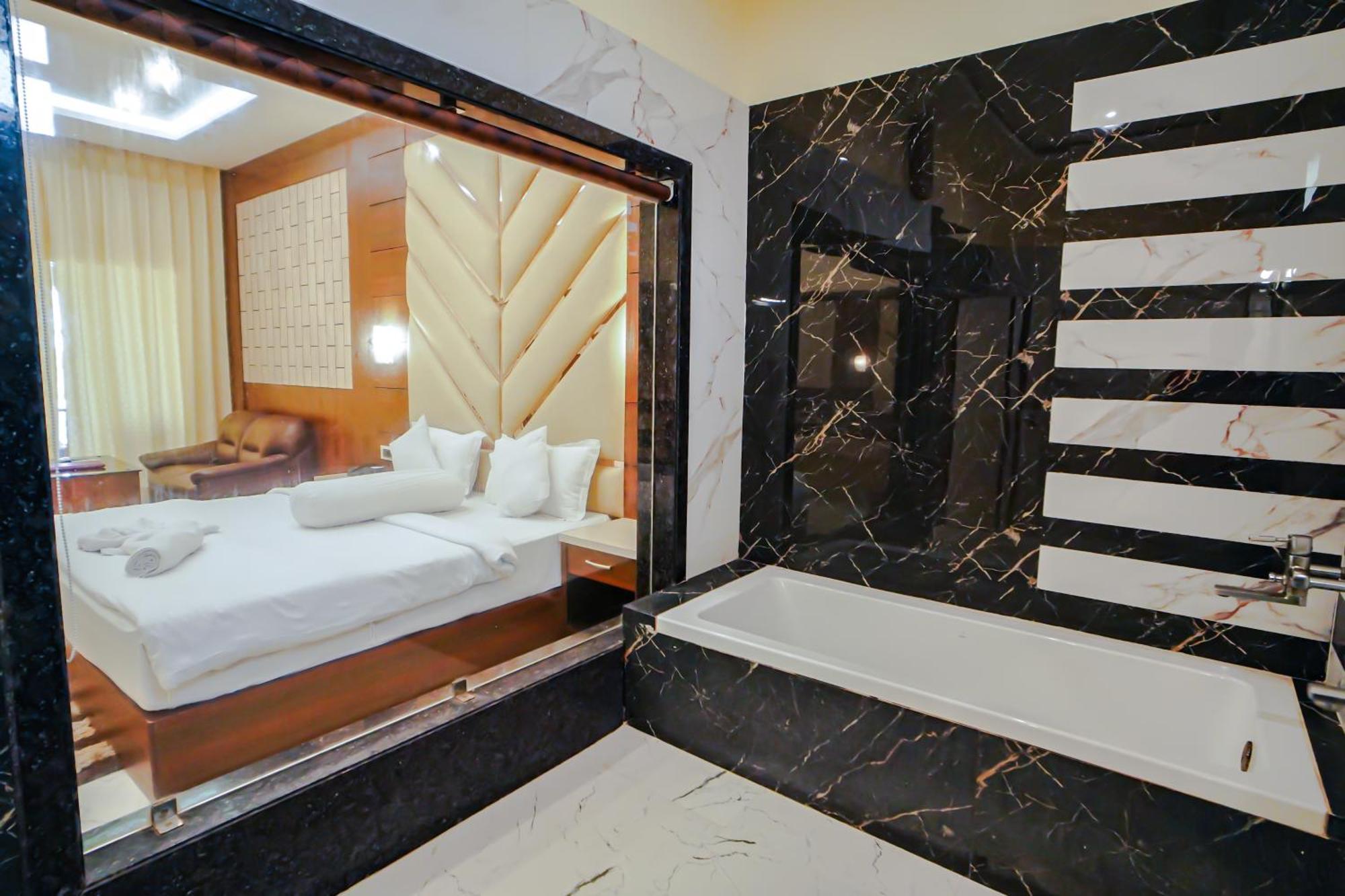Prasant On Beach Resort !! Lift - Wifi -Restaurant-Parking Facilities-Newly Decorated Room !! Mandarmani Buitenkant foto