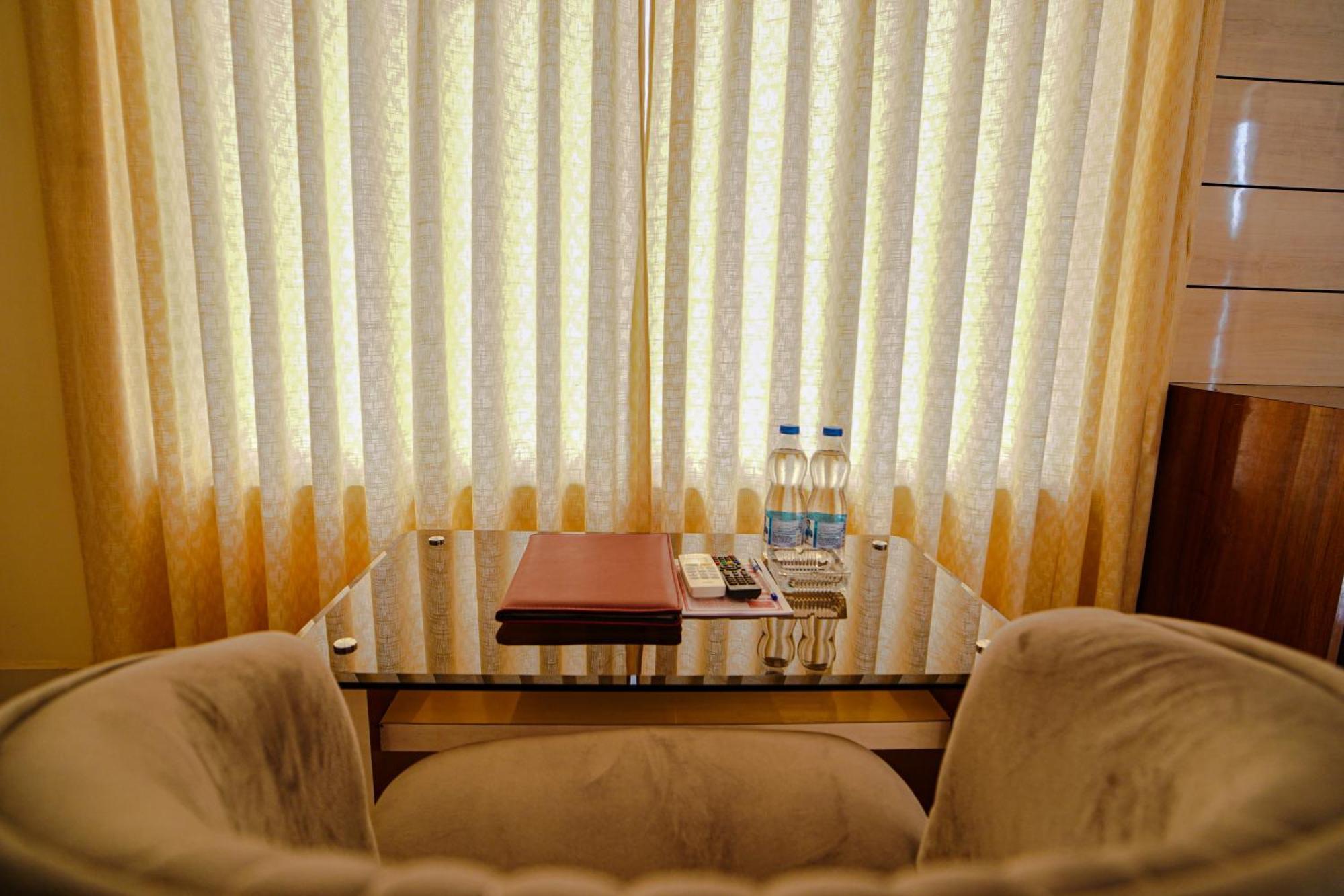 Prasant On Beach Resort !! Lift - Wifi -Restaurant-Parking Facilities-Newly Decorated Room !! Mandarmani Buitenkant foto