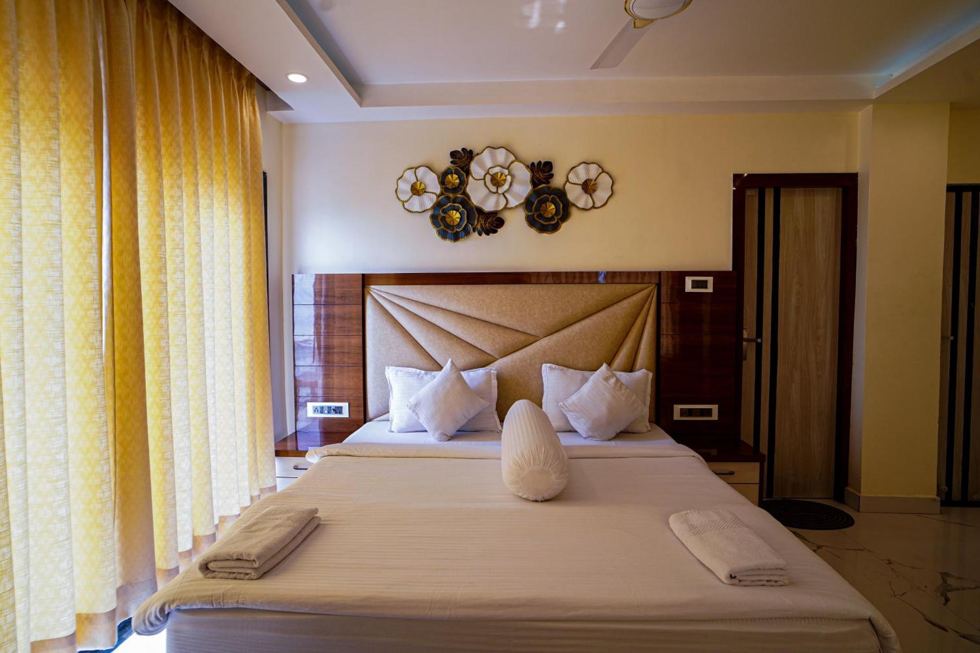 Prasant On Beach Resort !! Lift - Wifi -Restaurant-Parking Facilities-Newly Decorated Room !! Mandarmani Buitenkant foto