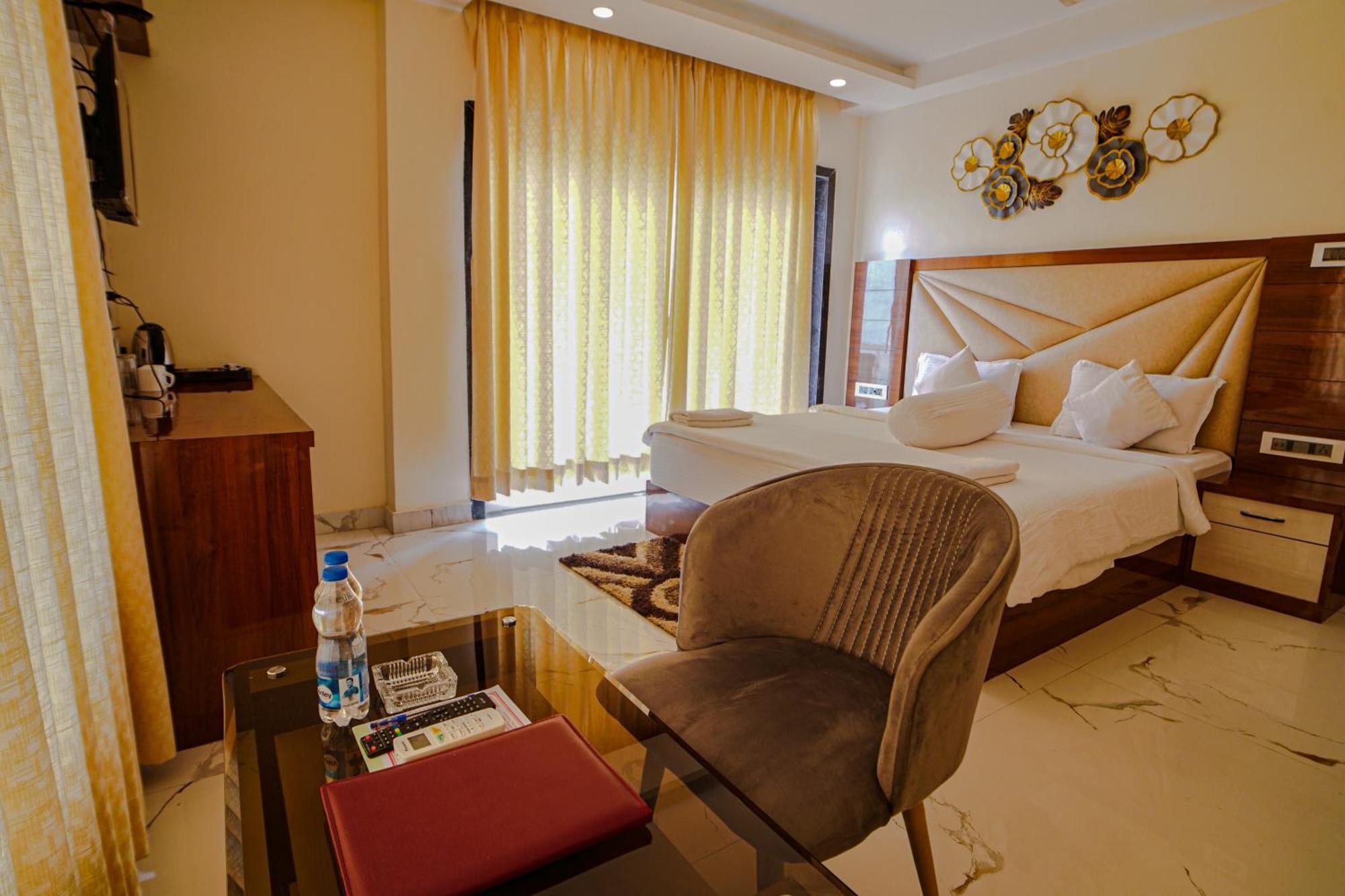 Prasant On Beach Resort !! Lift - Wifi -Restaurant-Parking Facilities-Newly Decorated Room !! Mandarmani Buitenkant foto