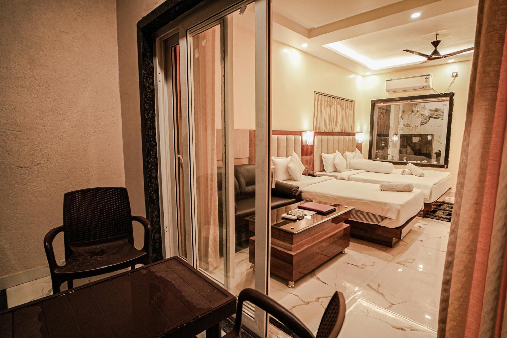 Prasant On Beach Resort !! Lift - Wifi -Restaurant-Parking Facilities-Newly Decorated Room !! Mandarmani Buitenkant foto