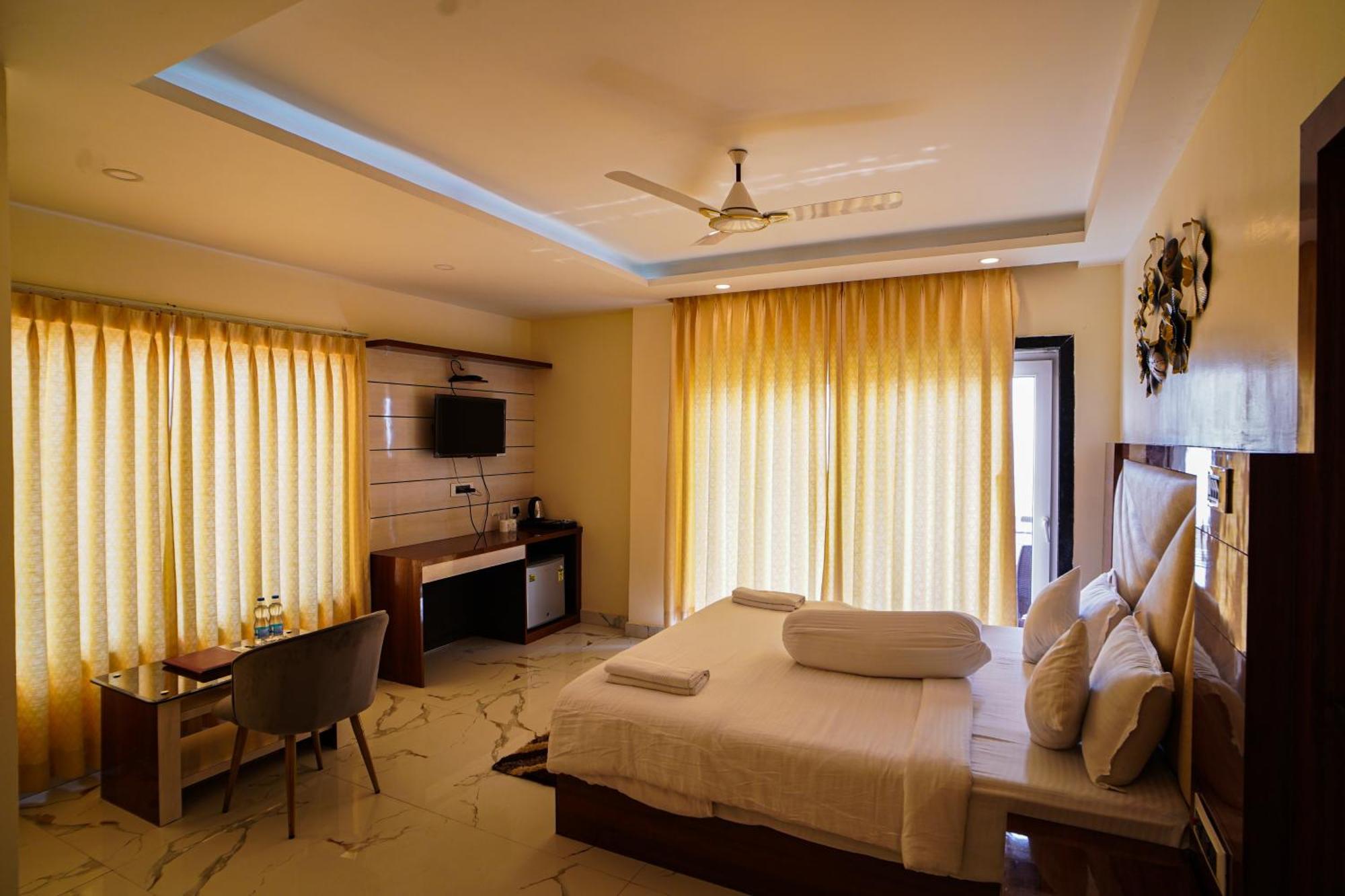 Prasant On Beach Resort !! Lift - Wifi -Restaurant-Parking Facilities-Newly Decorated Room !! Mandarmani Buitenkant foto