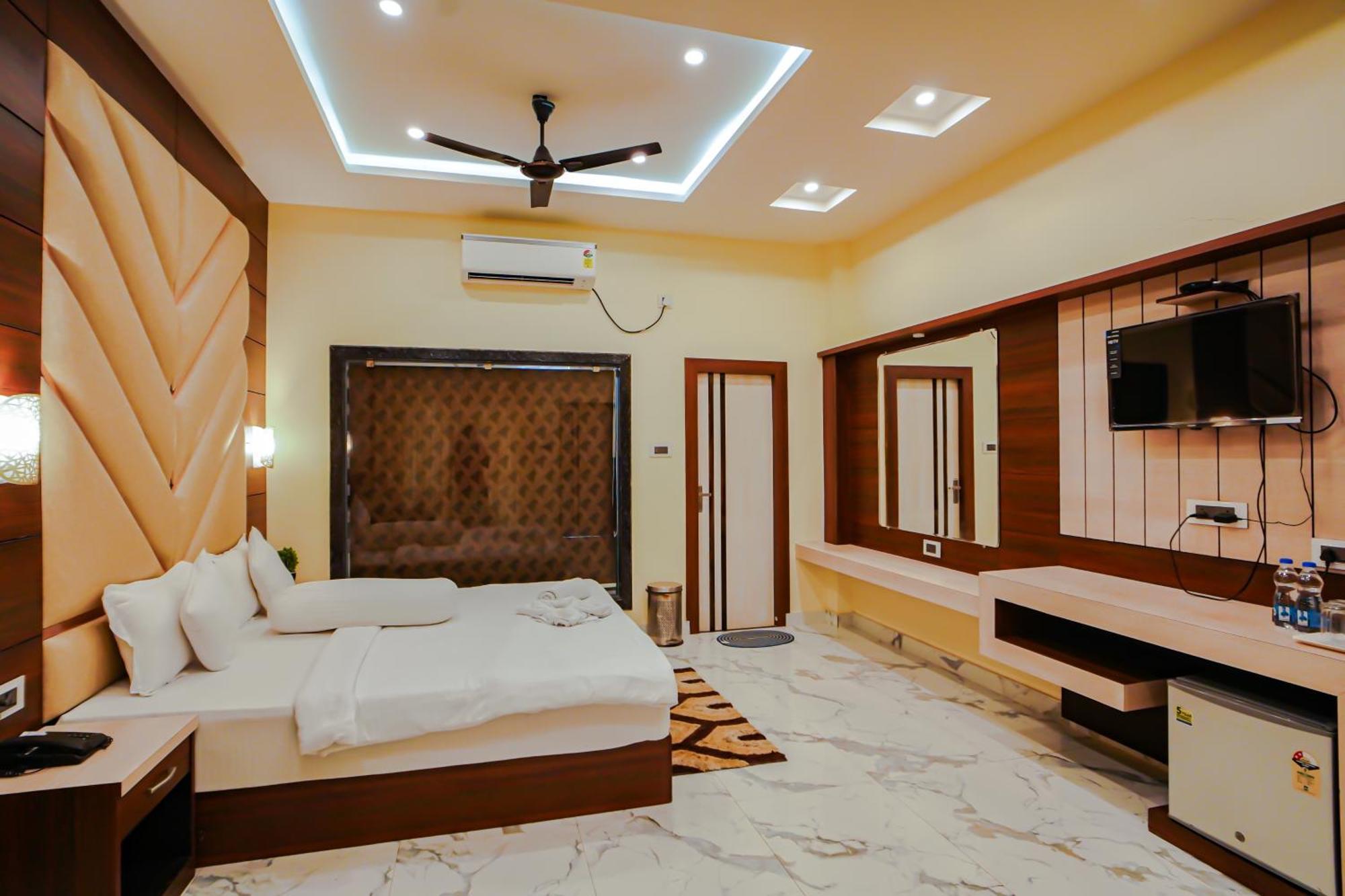 Prasant On Beach Resort !! Lift - Wifi -Restaurant-Parking Facilities-Newly Decorated Room !! Mandarmani Buitenkant foto
