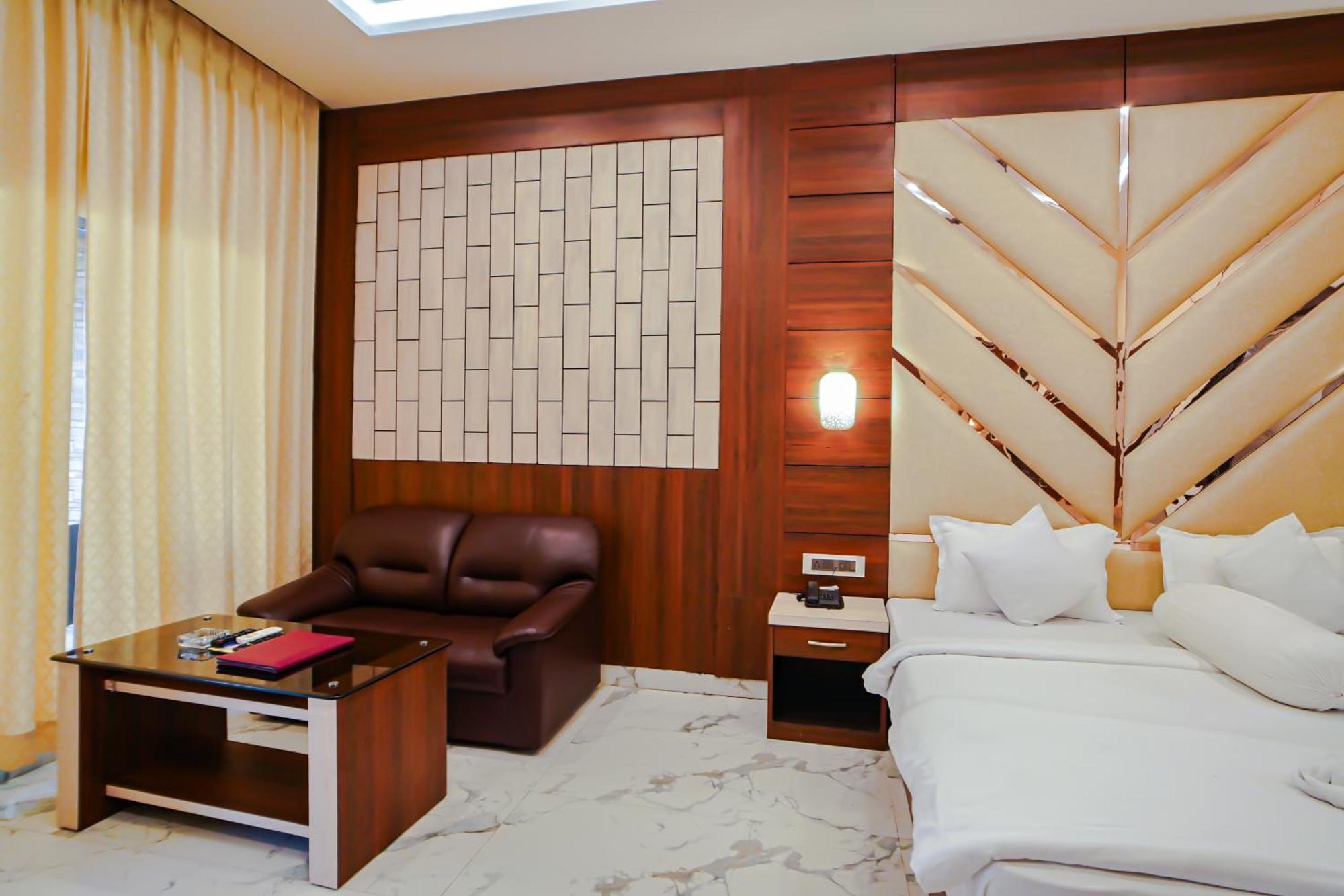 Prasant On Beach Resort !! Lift - Wifi -Restaurant-Parking Facilities-Newly Decorated Room !! Mandarmani Buitenkant foto