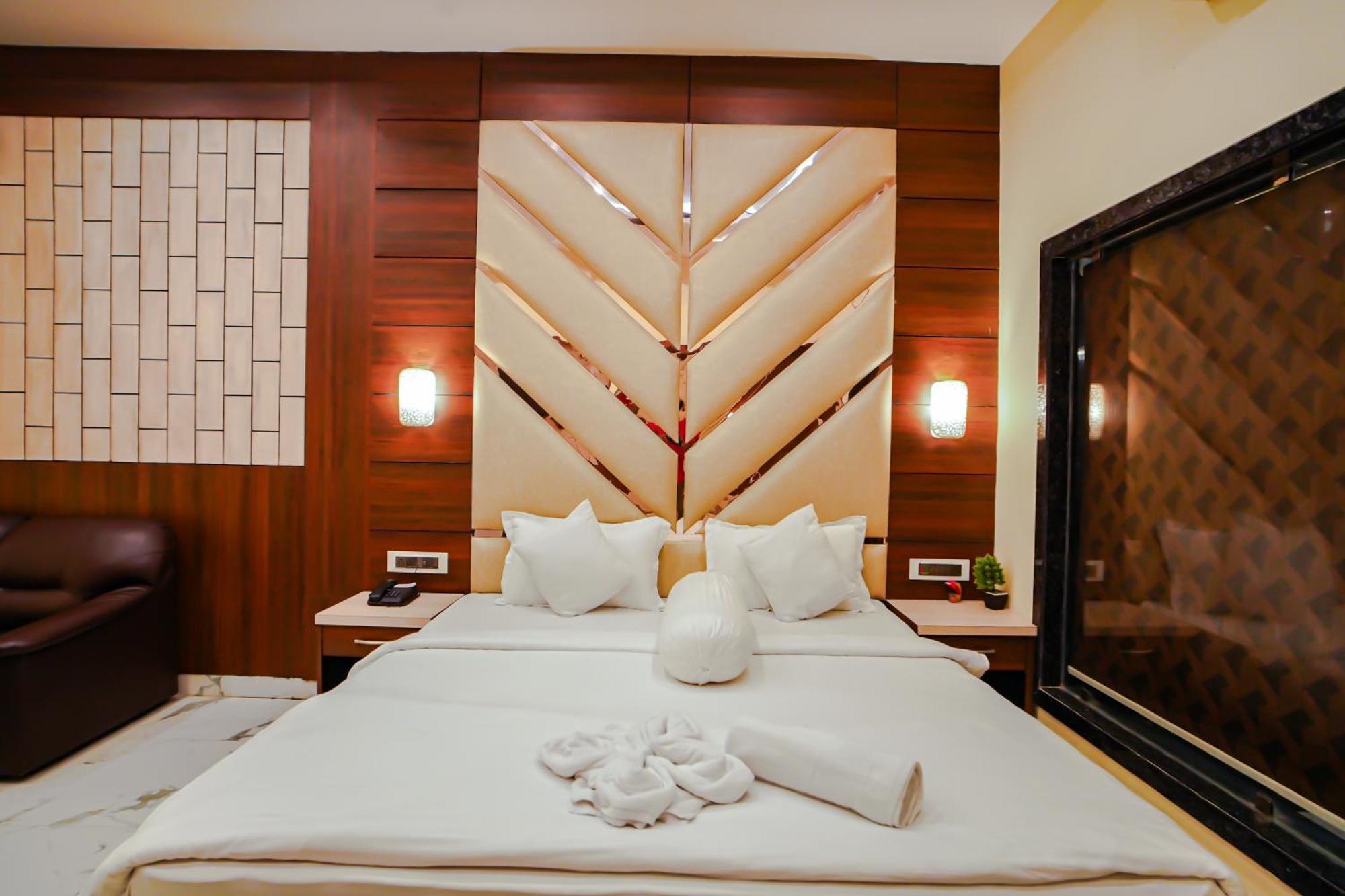 Prasant On Beach Resort !! Lift - Wifi -Restaurant-Parking Facilities-Newly Decorated Room !! Mandarmani Buitenkant foto