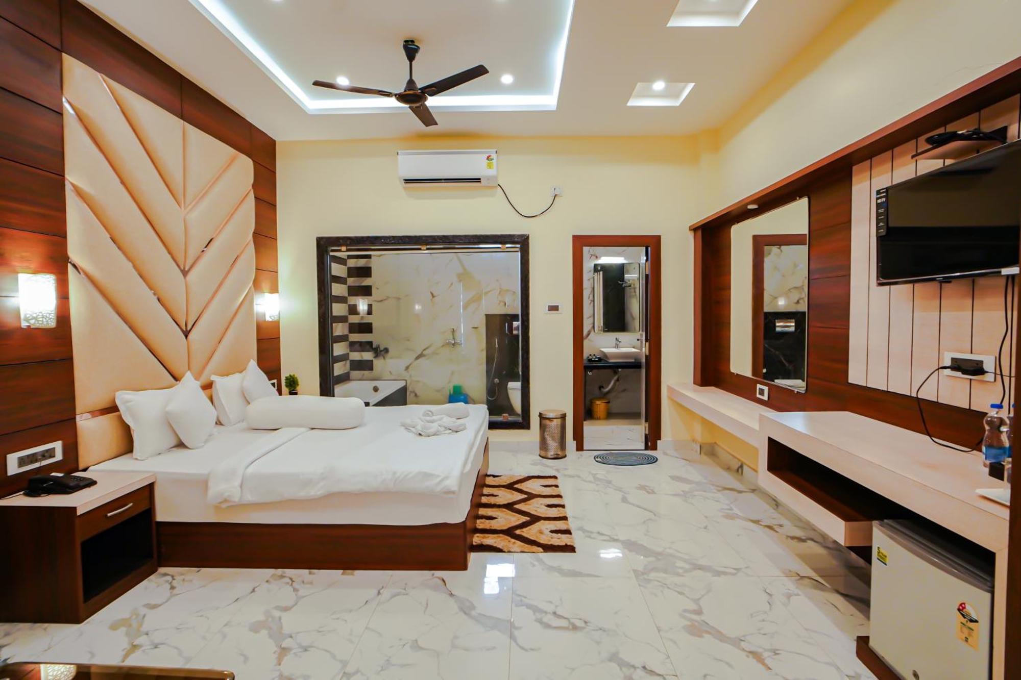 Prasant On Beach Resort !! Lift - Wifi -Restaurant-Parking Facilities-Newly Decorated Room !! Mandarmani Buitenkant foto