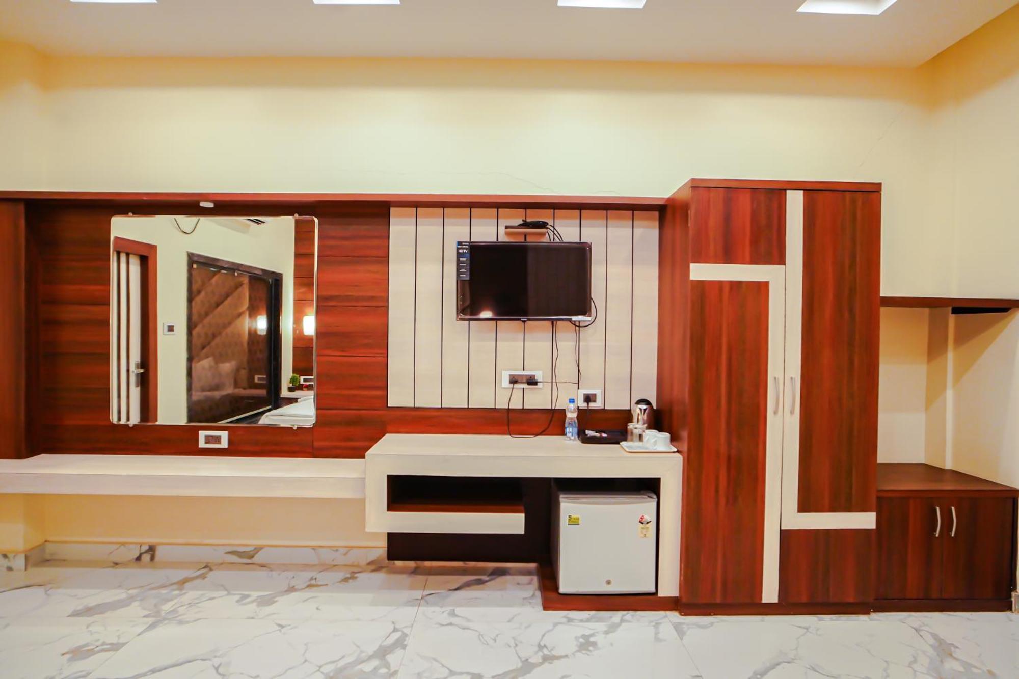 Prasant On Beach Resort !! Lift - Wifi -Restaurant-Parking Facilities-Newly Decorated Room !! Mandarmani Buitenkant foto