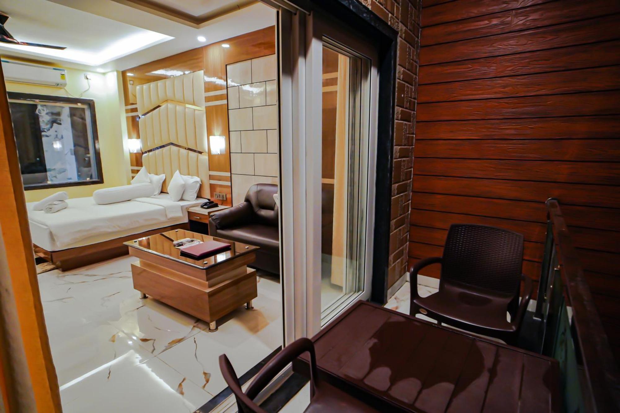 Prasant On Beach Resort !! Lift - Wifi -Restaurant-Parking Facilities-Newly Decorated Room !! Mandarmani Buitenkant foto