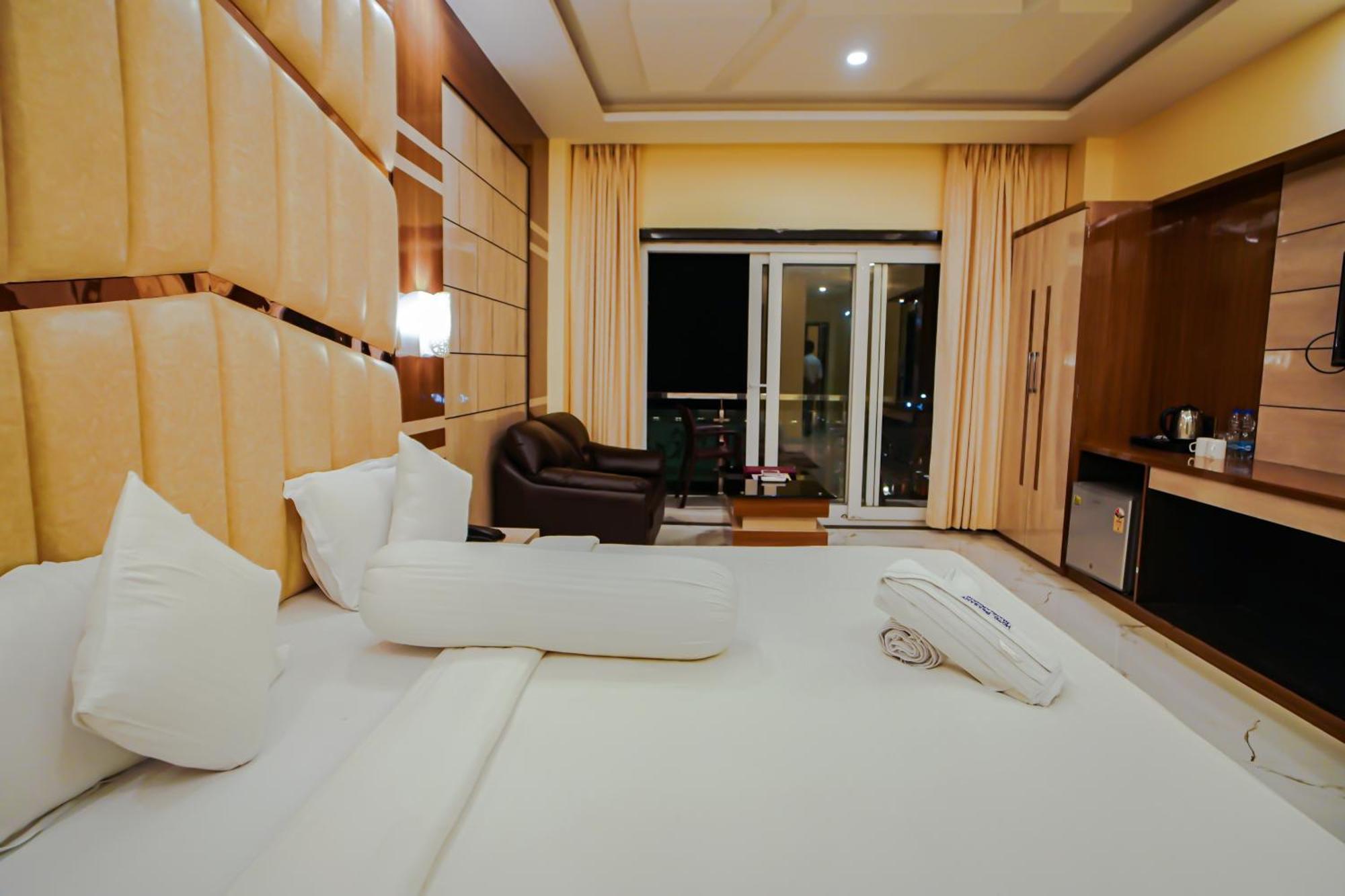 Prasant On Beach Resort !! Lift - Wifi -Restaurant-Parking Facilities-Newly Decorated Room !! Mandarmani Buitenkant foto