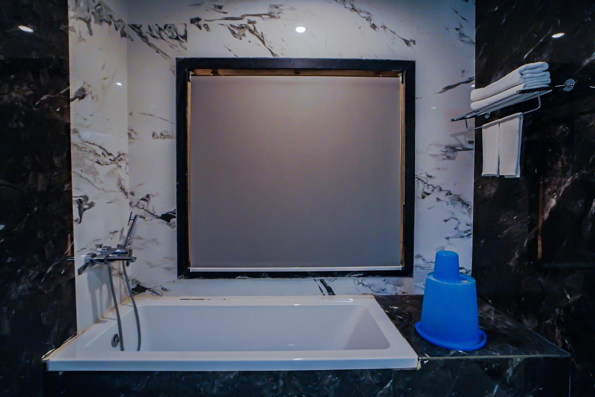 Prasant On Beach Resort !! Lift - Wifi -Restaurant-Parking Facilities-Newly Decorated Room !! Mandarmani Buitenkant foto