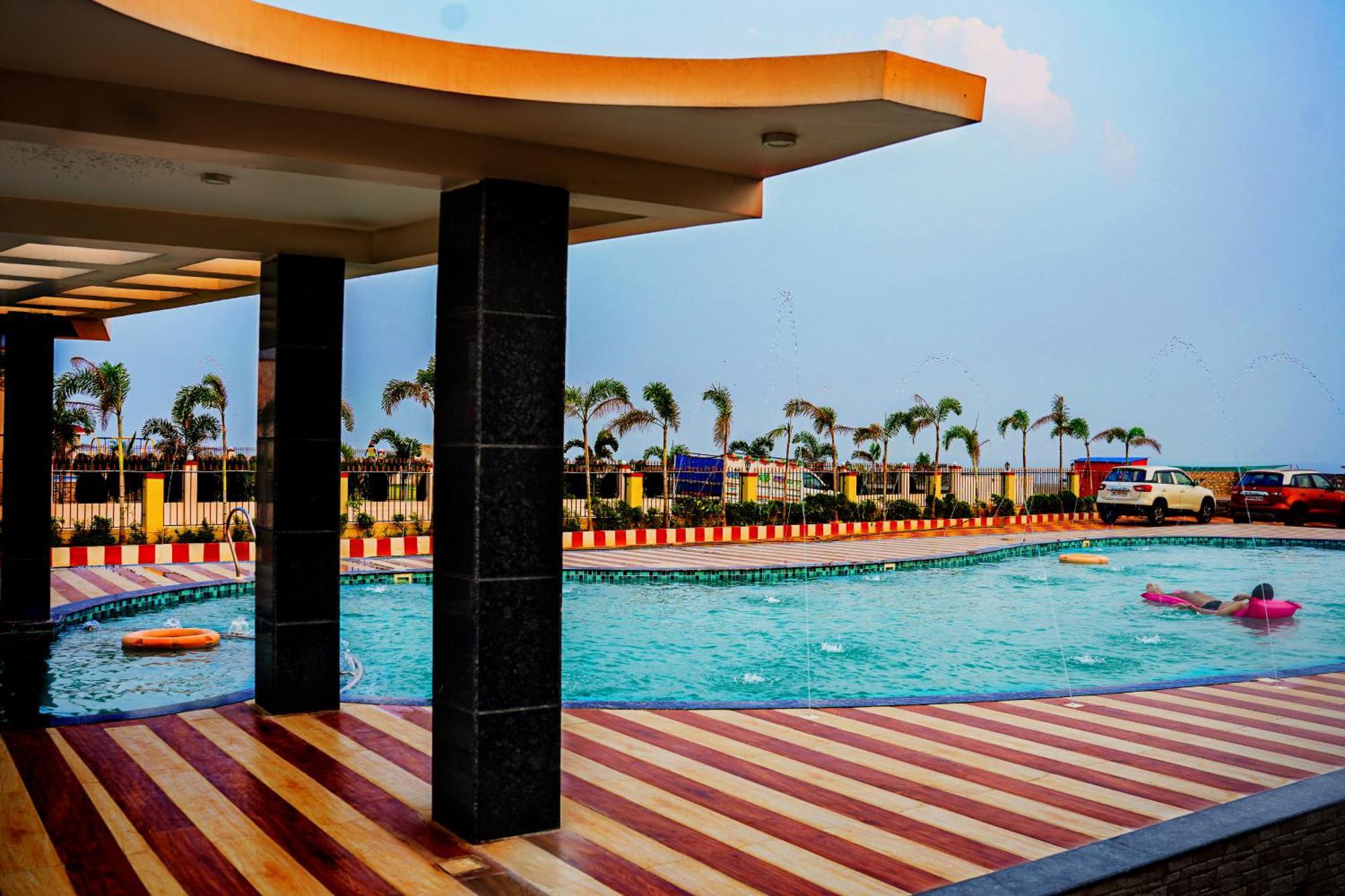 Prasant On Beach Resort !! Lift - Wifi -Restaurant-Parking Facilities-Newly Decorated Room !! Mandarmani Buitenkant foto