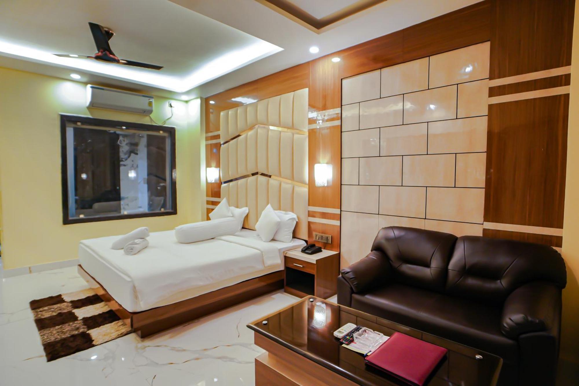 Prasant On Beach Resort !! Lift - Wifi -Restaurant-Parking Facilities-Newly Decorated Room !! Mandarmani Buitenkant foto