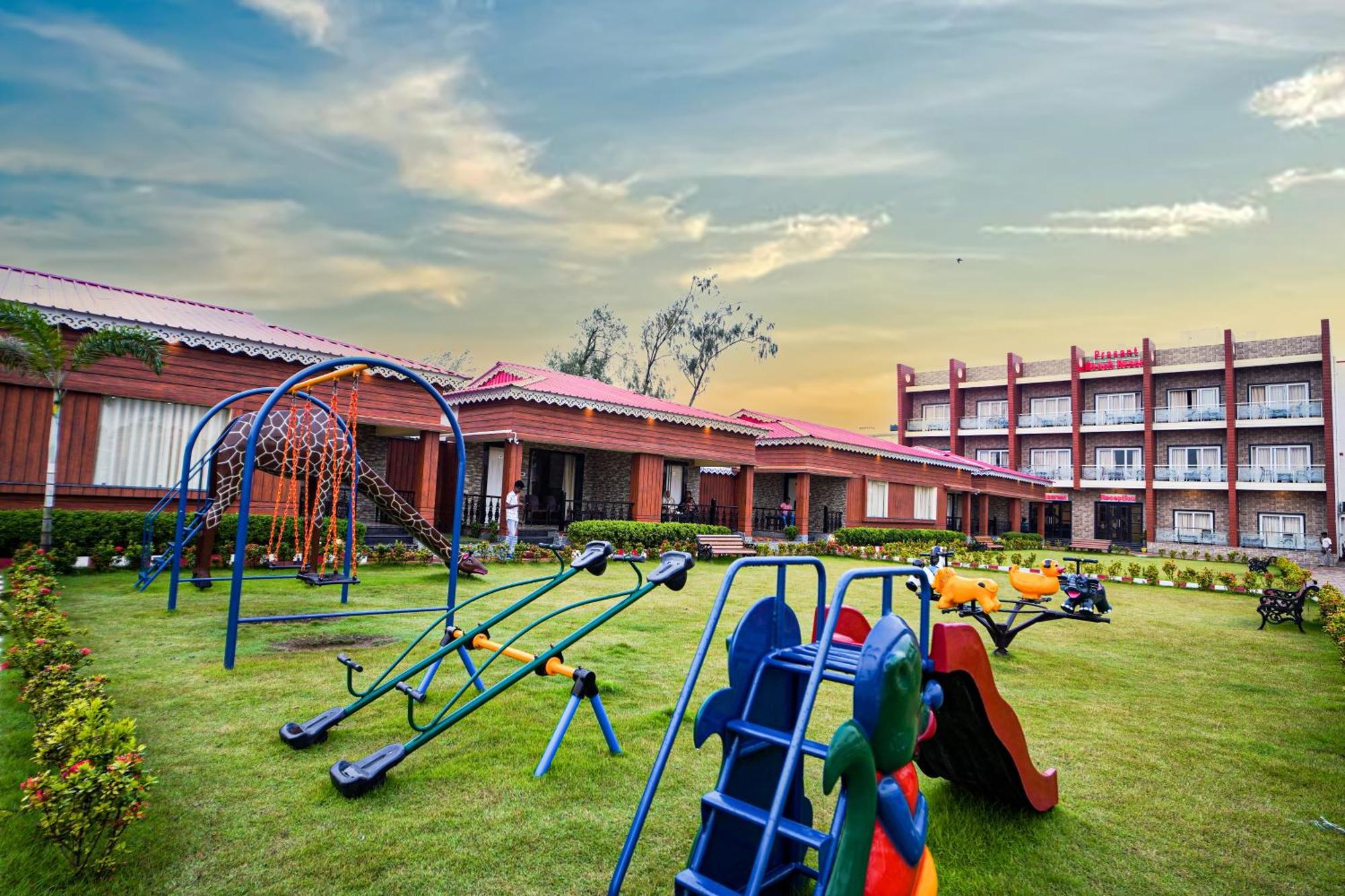 Prasant On Beach Resort !! Lift - Wifi -Restaurant-Parking Facilities-Newly Decorated Room !! Mandarmani Buitenkant foto
