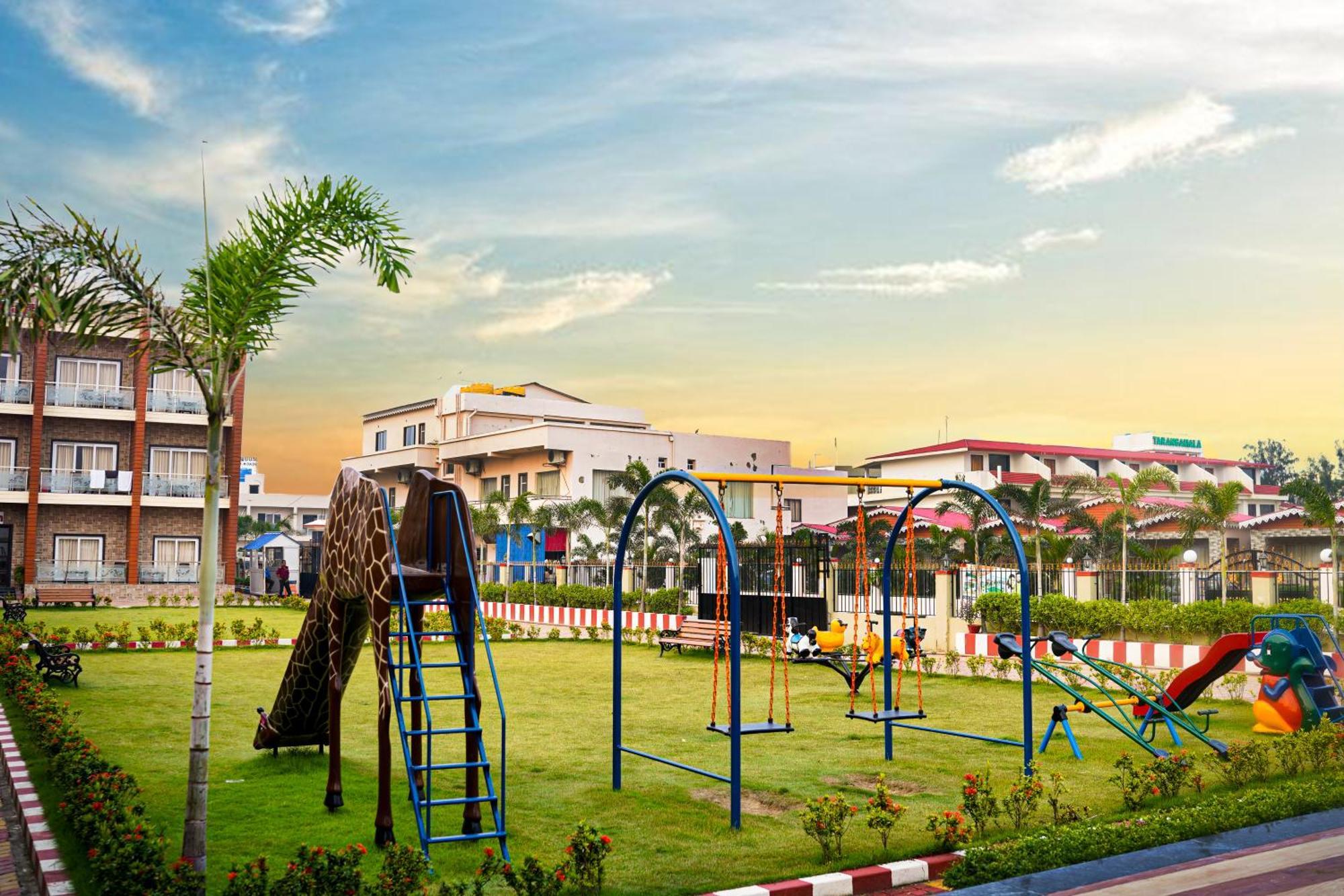 Prasant On Beach Resort !! Lift - Wifi -Restaurant-Parking Facilities-Newly Decorated Room !! Mandarmani Buitenkant foto