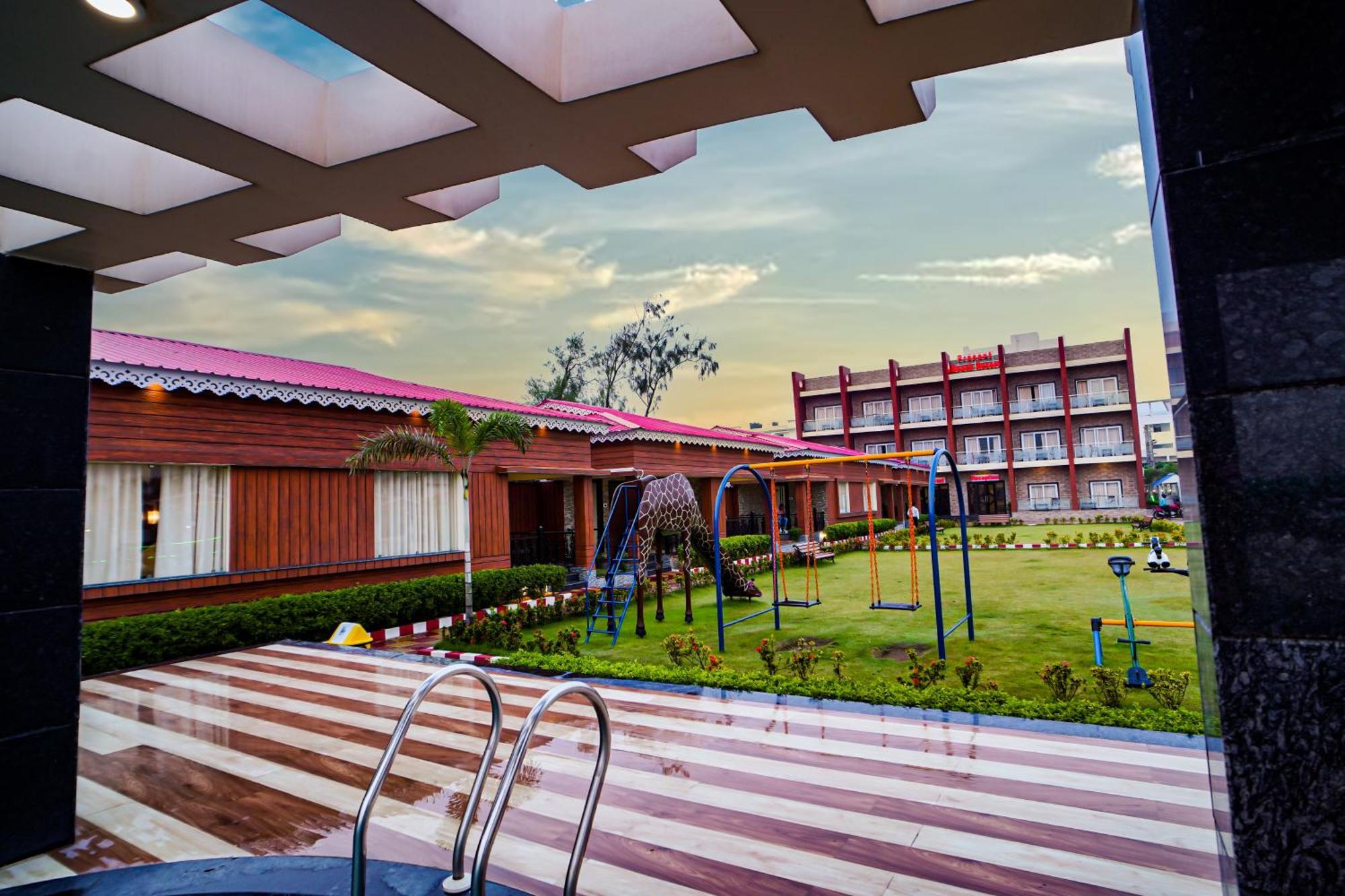 Prasant On Beach Resort !! Lift - Wifi -Restaurant-Parking Facilities-Newly Decorated Room !! Mandarmani Buitenkant foto