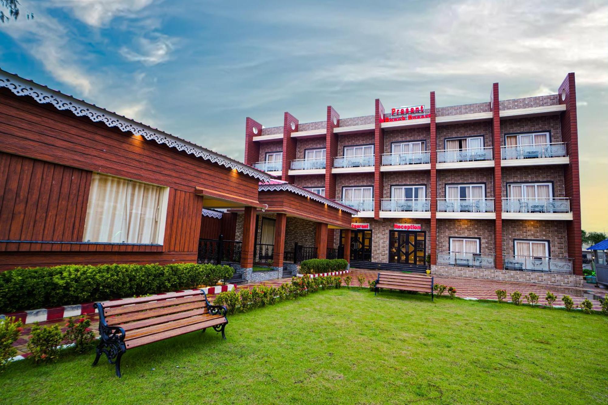 Prasant On Beach Resort !! Lift - Wifi -Restaurant-Parking Facilities-Newly Decorated Room !! Mandarmani Buitenkant foto