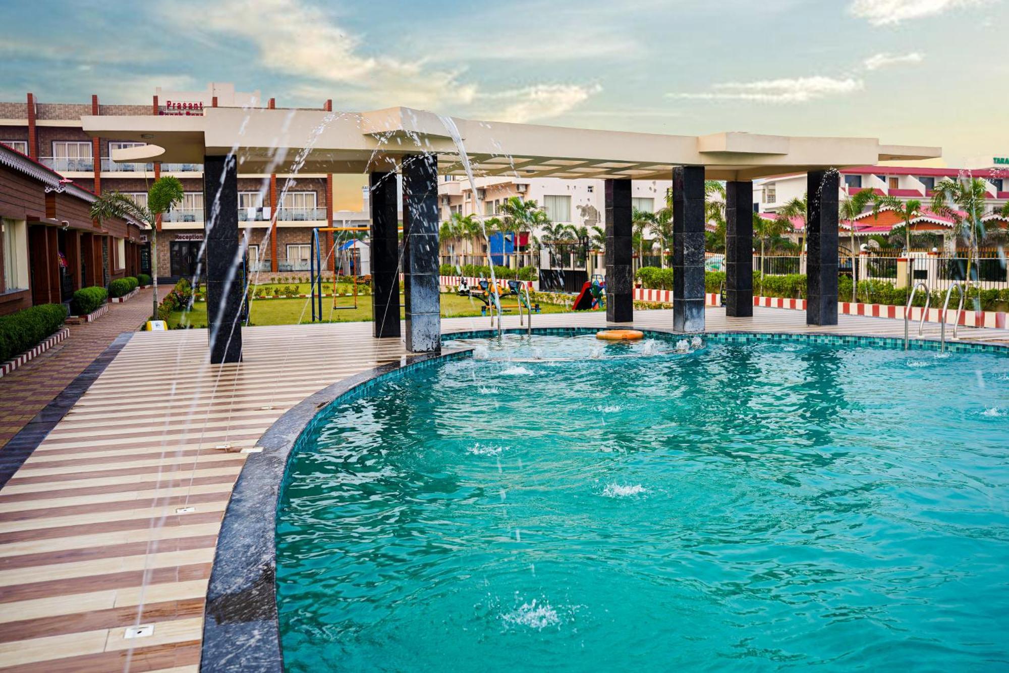 Prasant On Beach Resort !! Lift - Wifi -Restaurant-Parking Facilities-Newly Decorated Room !! Mandarmani Buitenkant foto