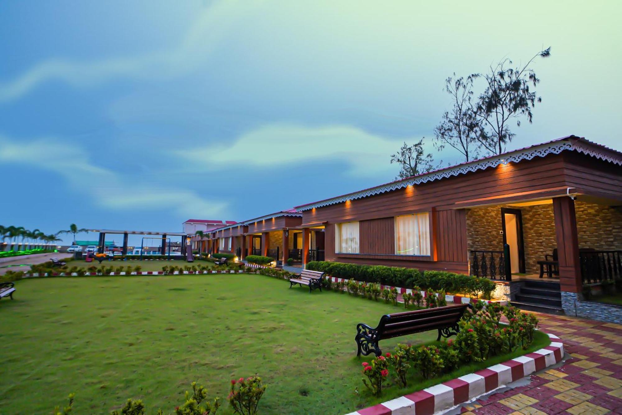 Prasant On Beach Resort !! Lift - Wifi -Restaurant-Parking Facilities-Newly Decorated Room !! Mandarmani Buitenkant foto