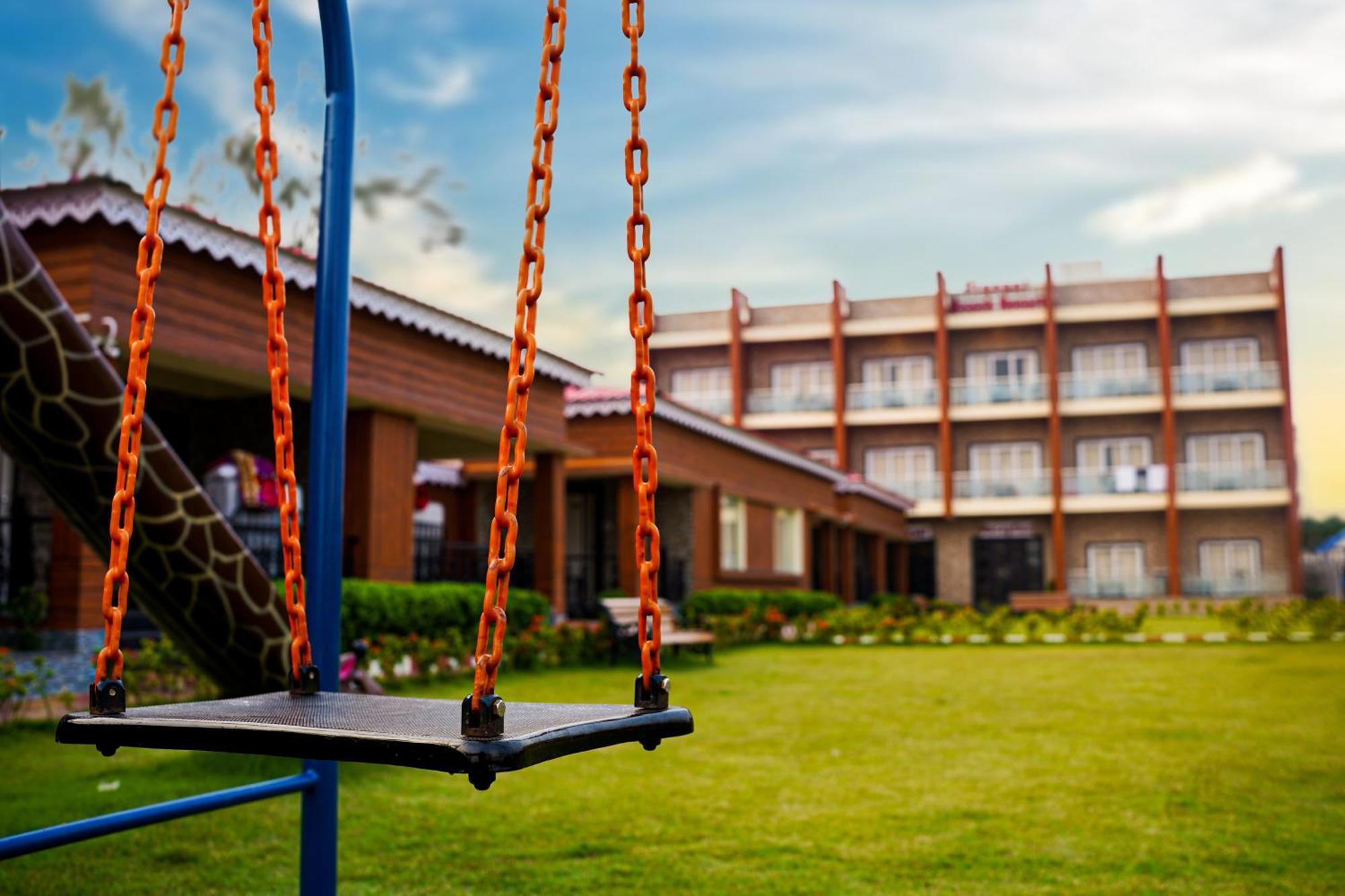 Prasant On Beach Resort !! Lift - Wifi -Restaurant-Parking Facilities-Newly Decorated Room !! Mandarmani Buitenkant foto