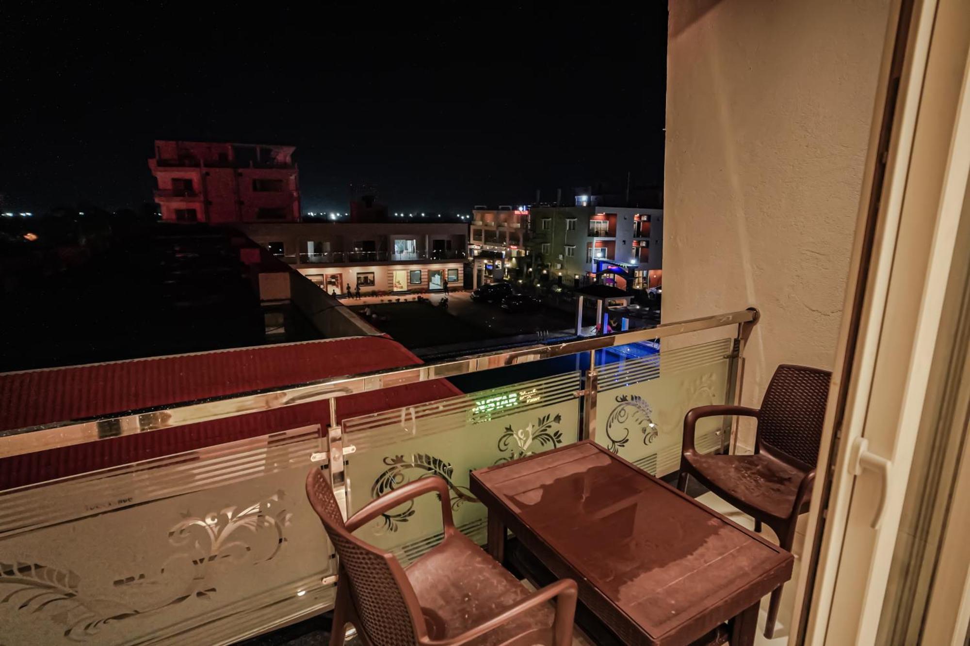 Prasant On Beach Resort !! Lift - Wifi -Restaurant-Parking Facilities-Newly Decorated Room !! Mandarmani Buitenkant foto