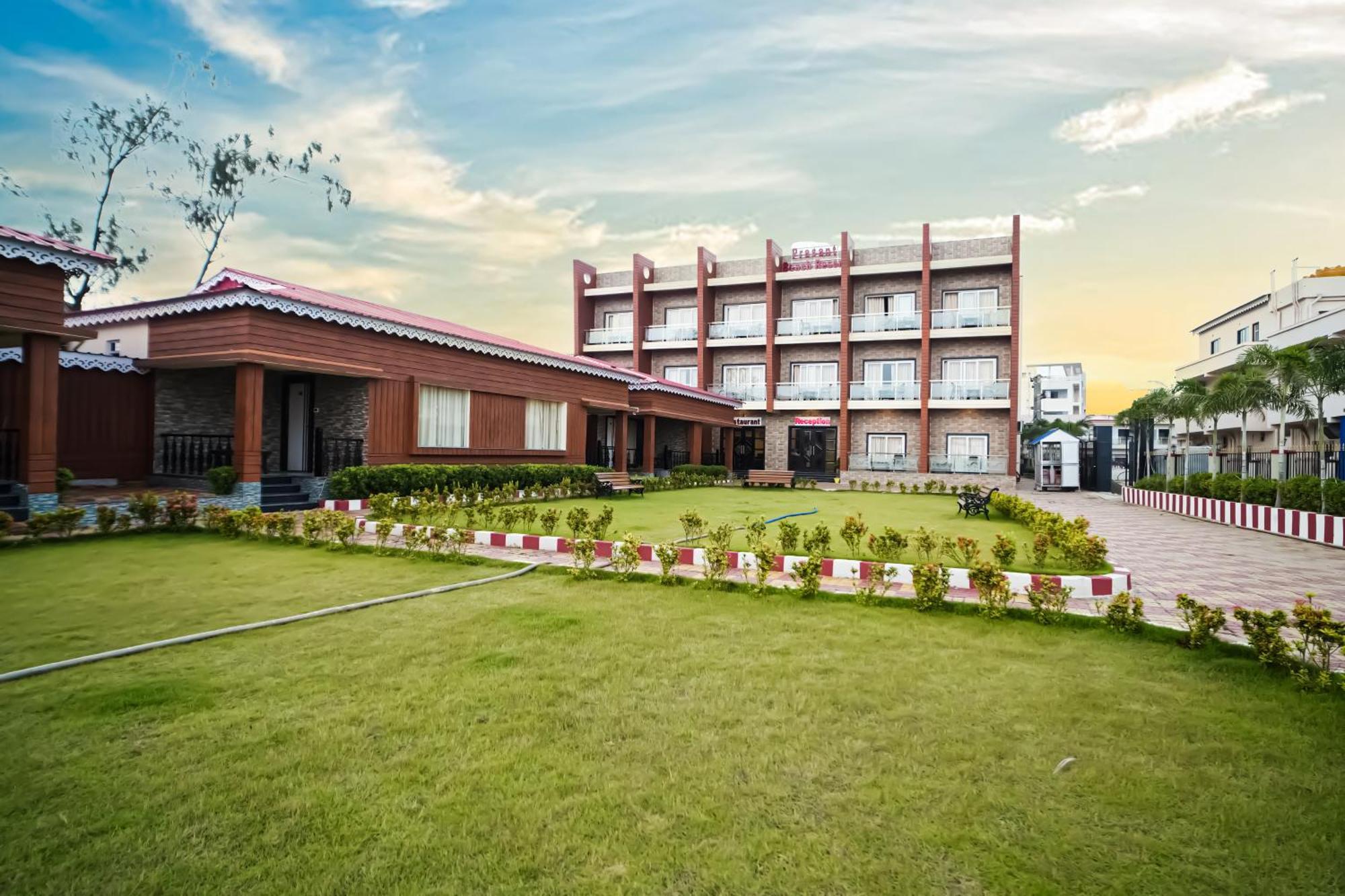 Prasant On Beach Resort !! Lift - Wifi -Restaurant-Parking Facilities-Newly Decorated Room !! Mandarmani Buitenkant foto
