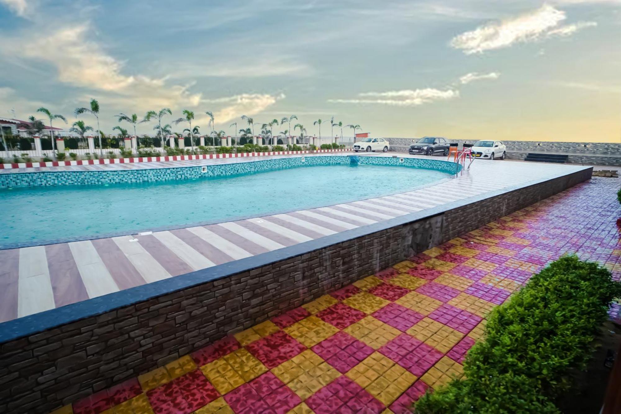Prasant On Beach Resort !! Lift - Wifi -Restaurant-Parking Facilities-Newly Decorated Room !! Mandarmani Buitenkant foto
