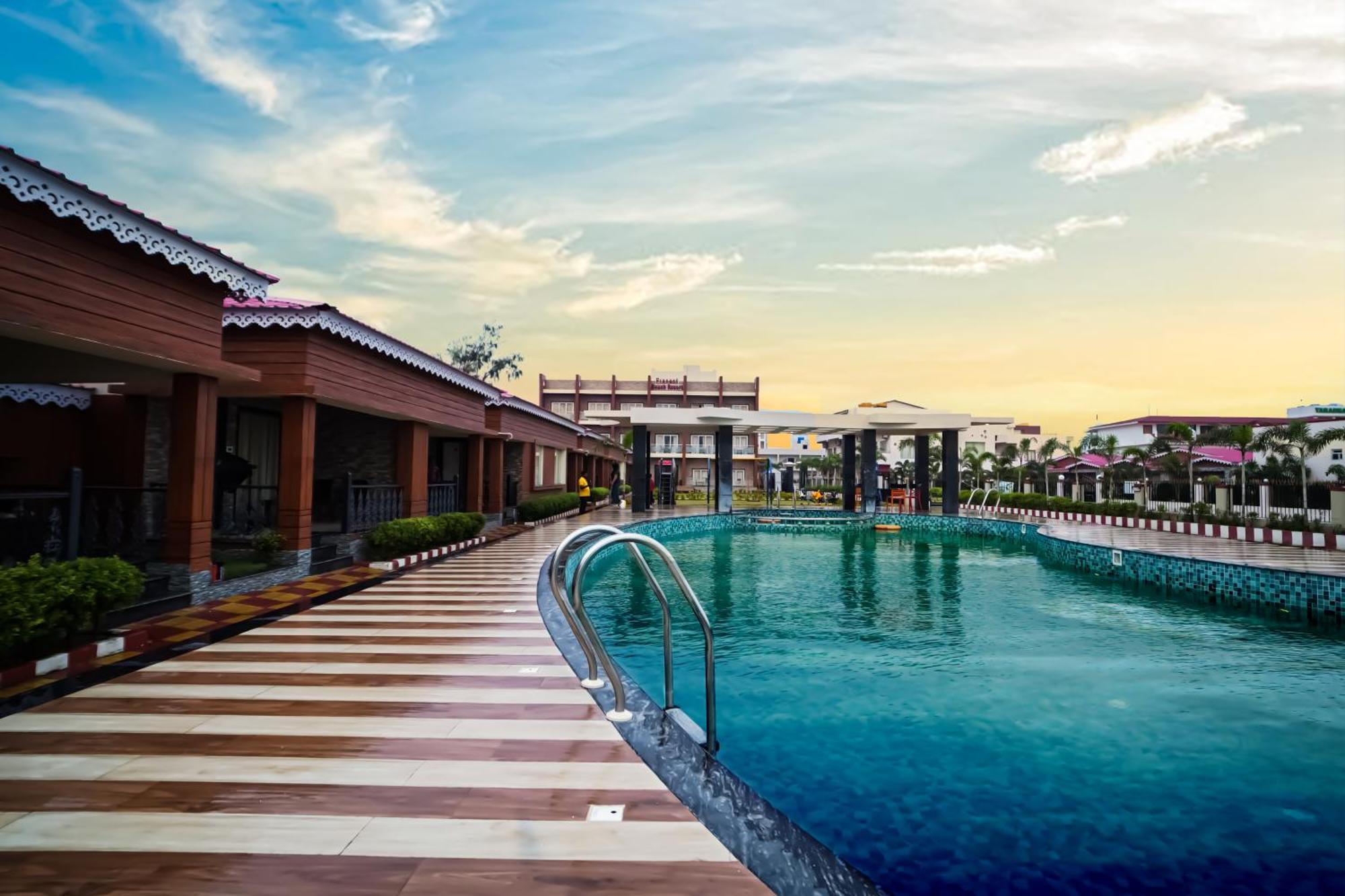 Prasant On Beach Resort !! Lift - Wifi -Restaurant-Parking Facilities-Newly Decorated Room !! Mandarmani Buitenkant foto